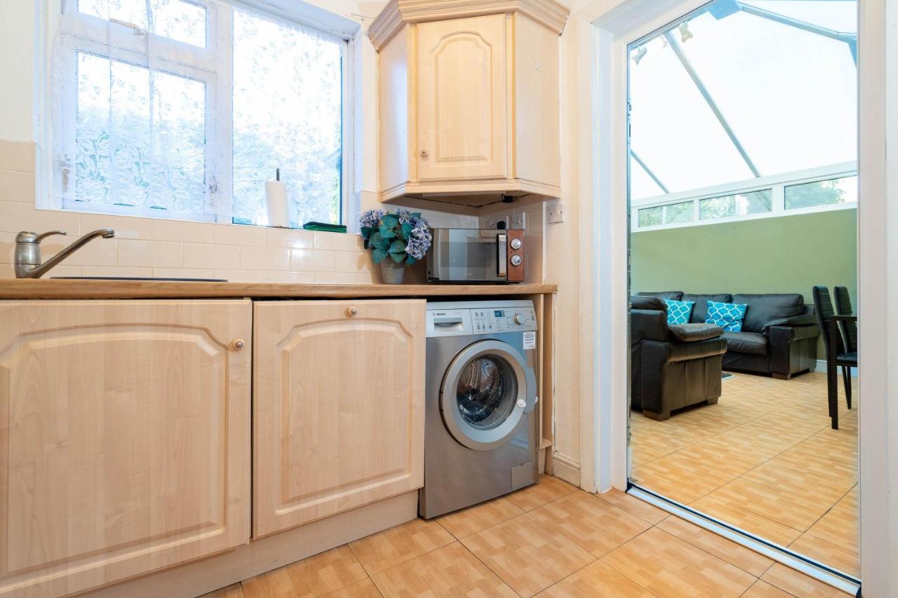 Large 4 Bedroom House - Top Rated - Off-Street Parking - Garden - Sleeps 9 - Contractors - Groups - Pool Table Northfield Exterior photo